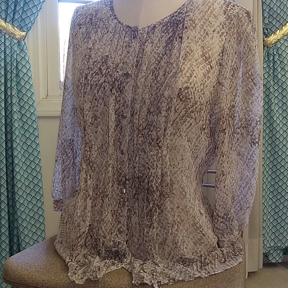 Talbots Tops - Talbots pleated yoke sheer snake top 3/4 sleeve